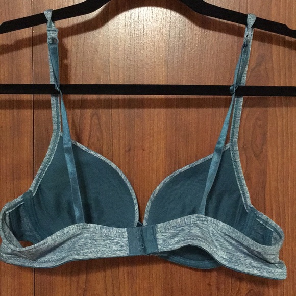 💚Smooth Satin Green T-Shirt Bra (34A) - Picture 4 of 7